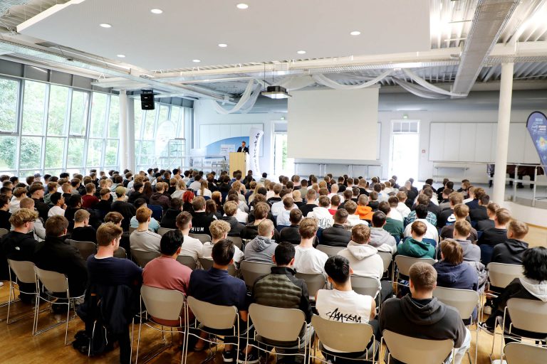 Mehr über den Artikel erfahren FEIERLICHE SCHULEINFÜHRUNGEN AM BERUFSSCHULCAMPUS UNSTRUT-HAINICH