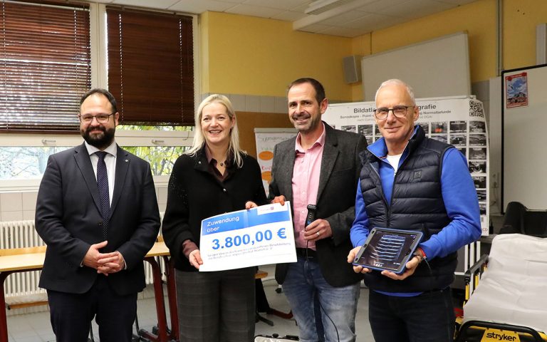 Mehr über den Artikel erfahren LOTTOMITTELÜBERGABE IM FACHBEREICH RETTUNGSDIENST