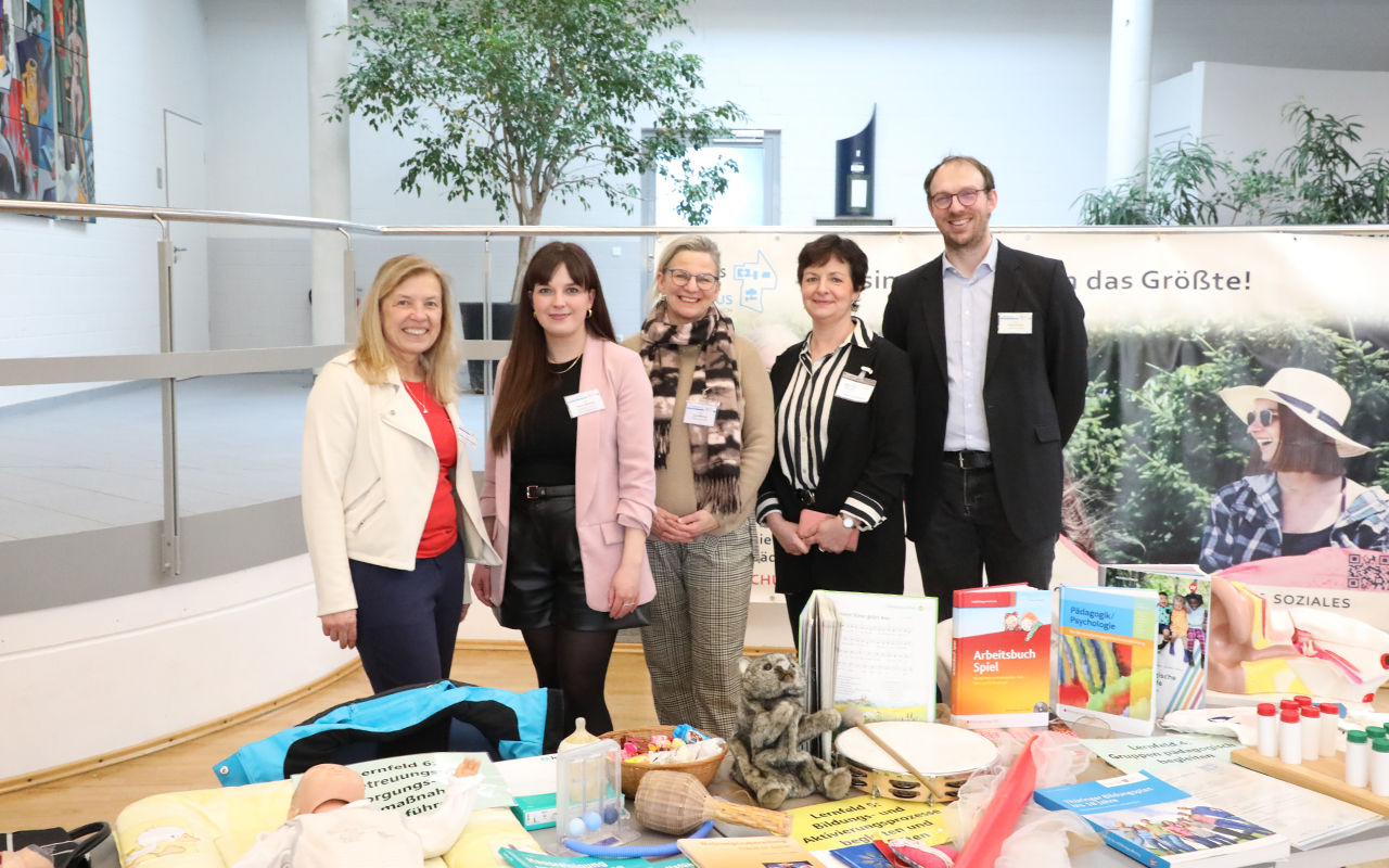 Du betrachtest gerade LEBENDIGE EINBLICKE IN DIE AUSBILDUNGEN DER ABTEILUNG SOZIALES UND DES BERUFLICHEN GYMNASIUMS