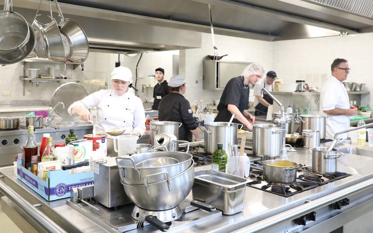 Mehr über den Artikel erfahren SCHULMEISTERSCHAFTEN GASTRONOMIE: BESTES GERICHT UND BESTER SERVICE