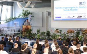 Mehr über den Artikel erfahren DIE ERSTE BERUFLICHE REISE FINDET IHREN ABSCHLUSS. DAS LEBENSLANGE LERNEN GEHT WEITER…