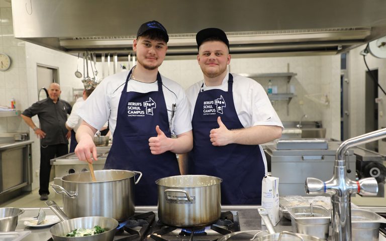 Mehr über den Artikel erfahren „EIN GEMEINSAMES ZIEL“: WENN AUS AZUBIS GASTGEBER WERDEN