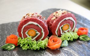 Mehr über den Artikel erfahren KREATIVITÄT UND HÖCHSTE QUALITÄT: PRÜFUNGSVORBEREITUNG IN DER AUSBILDUNG ZUR FLEISCHERIN & ZUM FLEISCHER