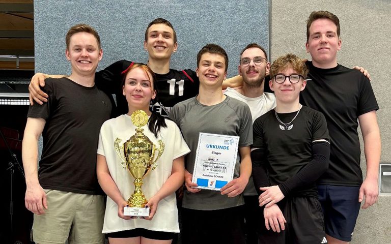 Mehr über den Artikel erfahren VOLLEYBALL DER EXTRAKLASSE: TOLLE STIMMUNG UND STRAHLENDE SIEGER